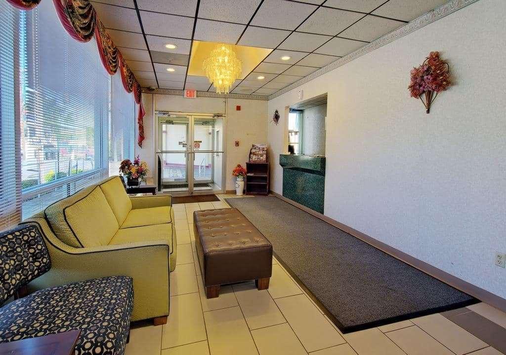 Travelodge By Wyndham Lynchburg Exterior foto