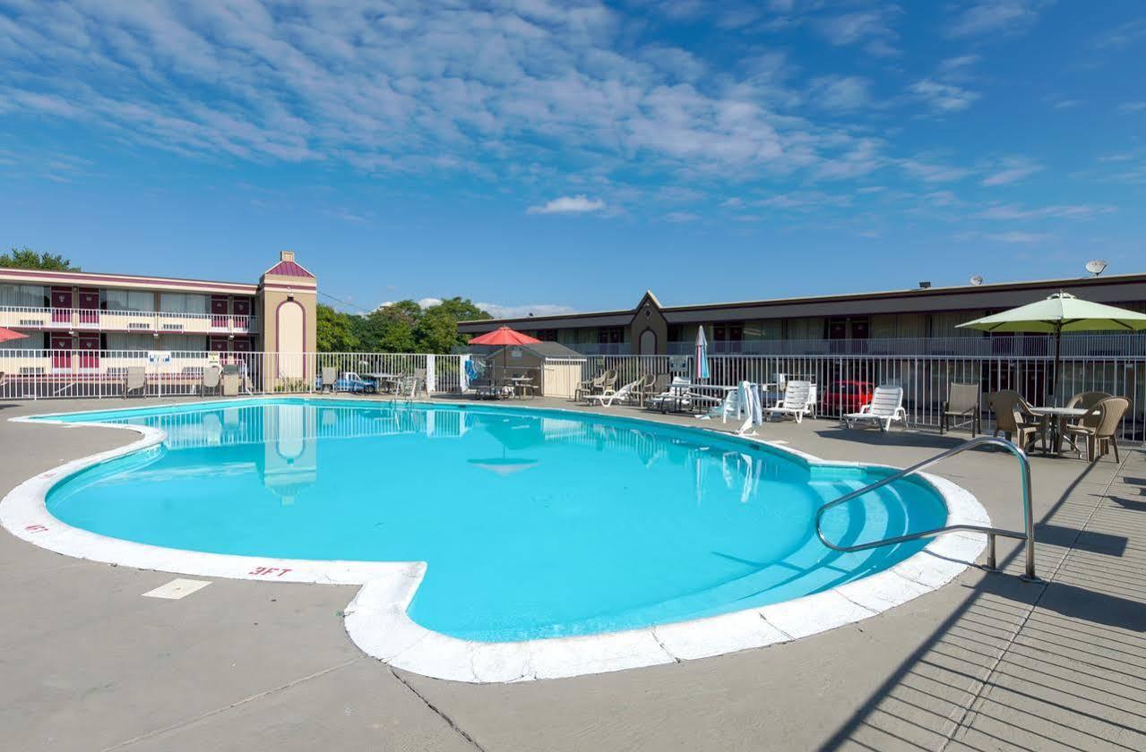 Travelodge By Wyndham Lynchburg Exterior foto